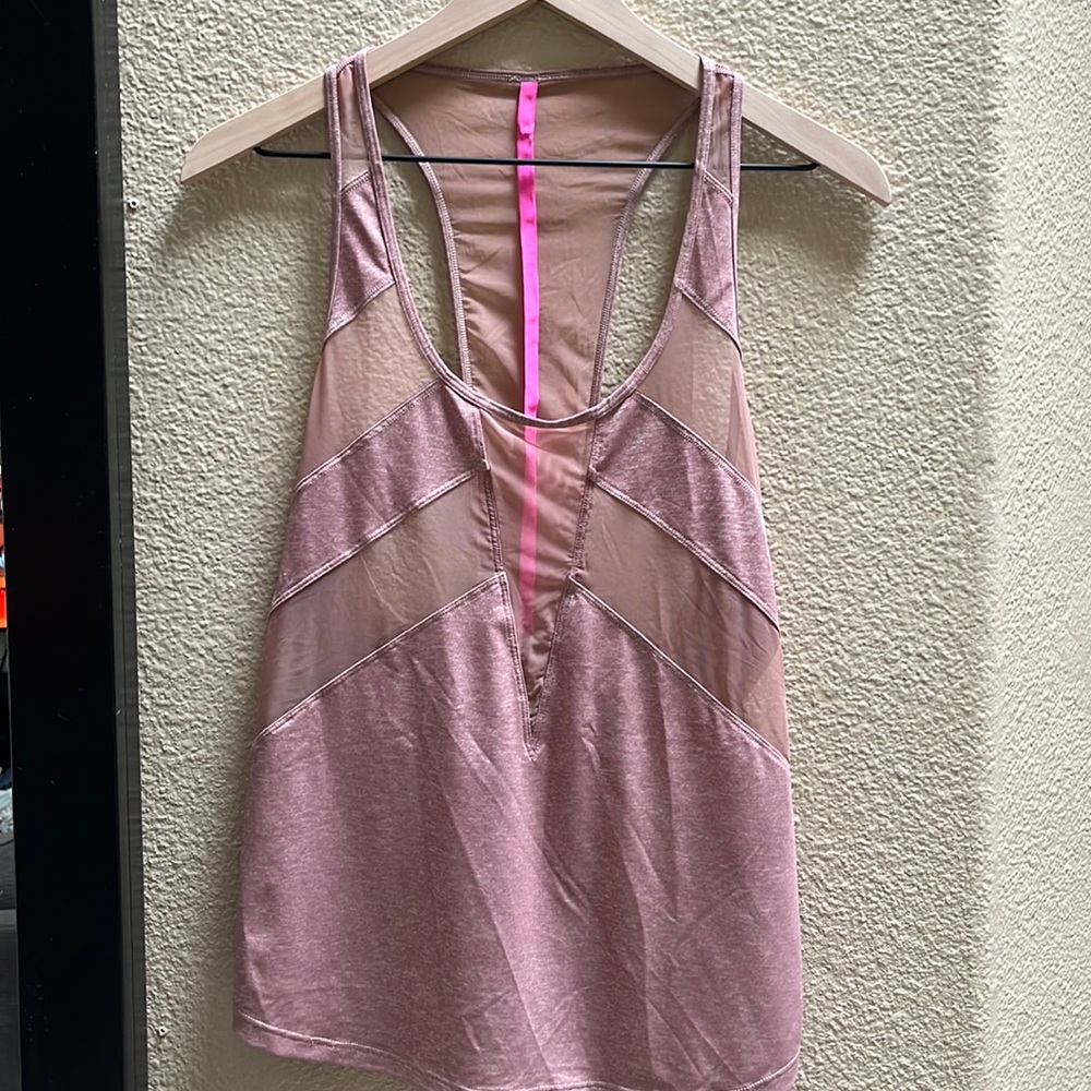 Lululemon workout tank.